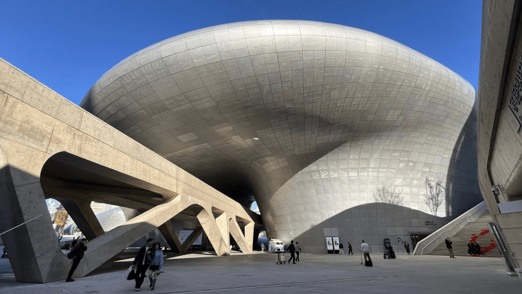 Đối thoại giữa công nghệ vô tận và cảm xúc con&nbsp;người