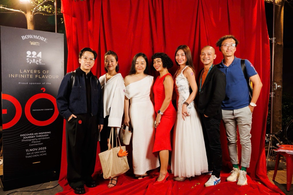 “Đỏ, trong bạn, rốt cuộc là&nbsp;gì?”