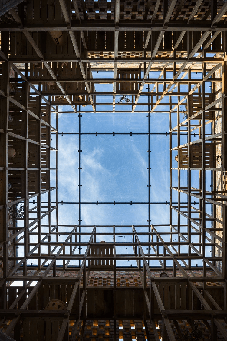 Xưởng Đất Nung: Nơi Đất Cất Lời, Nắng Ghé Chơi