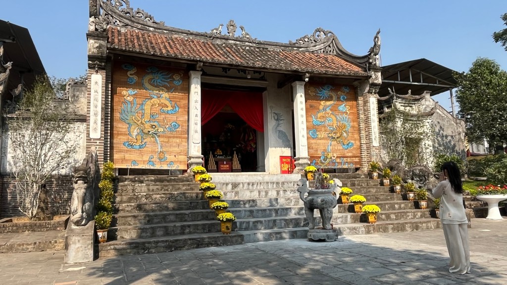 Những viên ngói mới ở Cổ Loa và một vết thương cũ