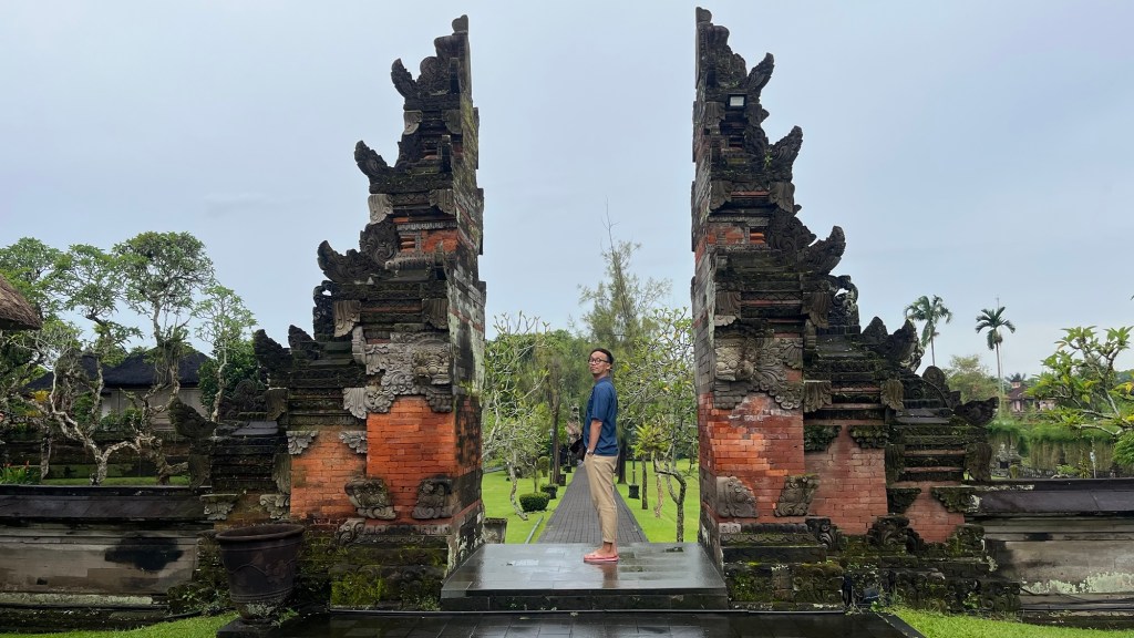 Bali: Những cánh cửa song song đến kinh ngạc