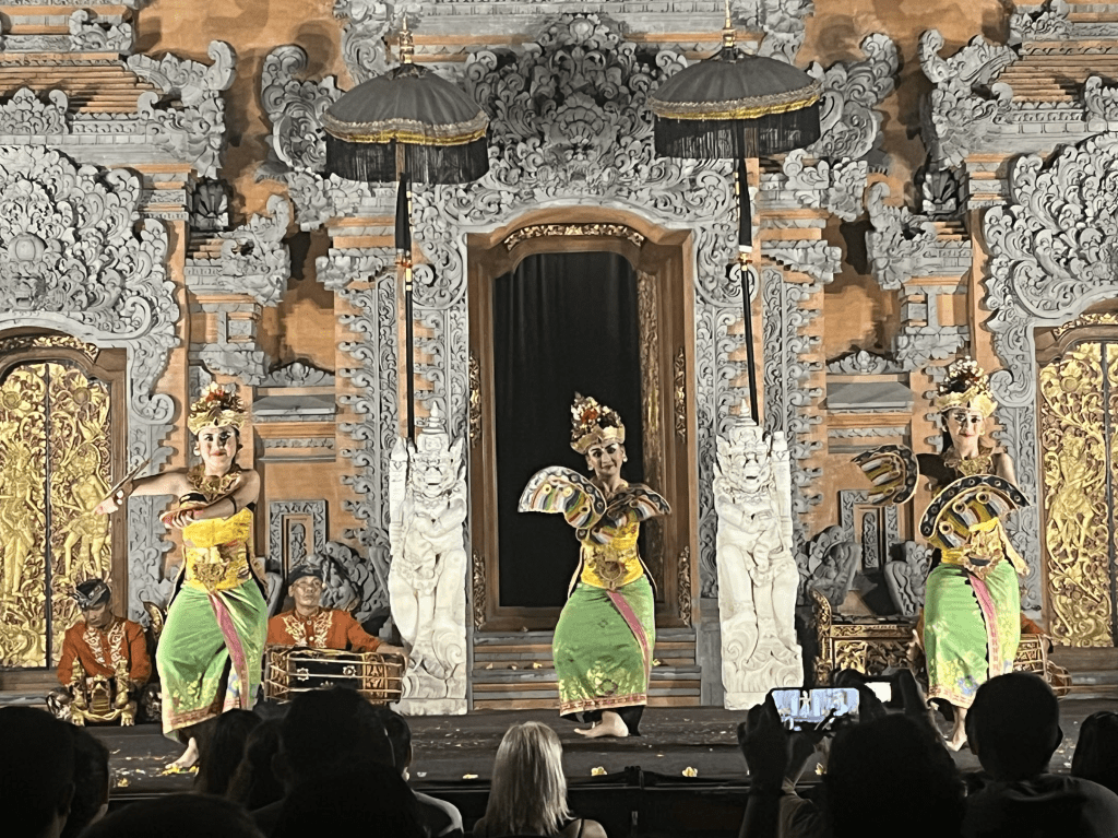 Khi Thân Thể Là Nhịp Cầu Chạm Đến Cõi&nbsp;Thiêng