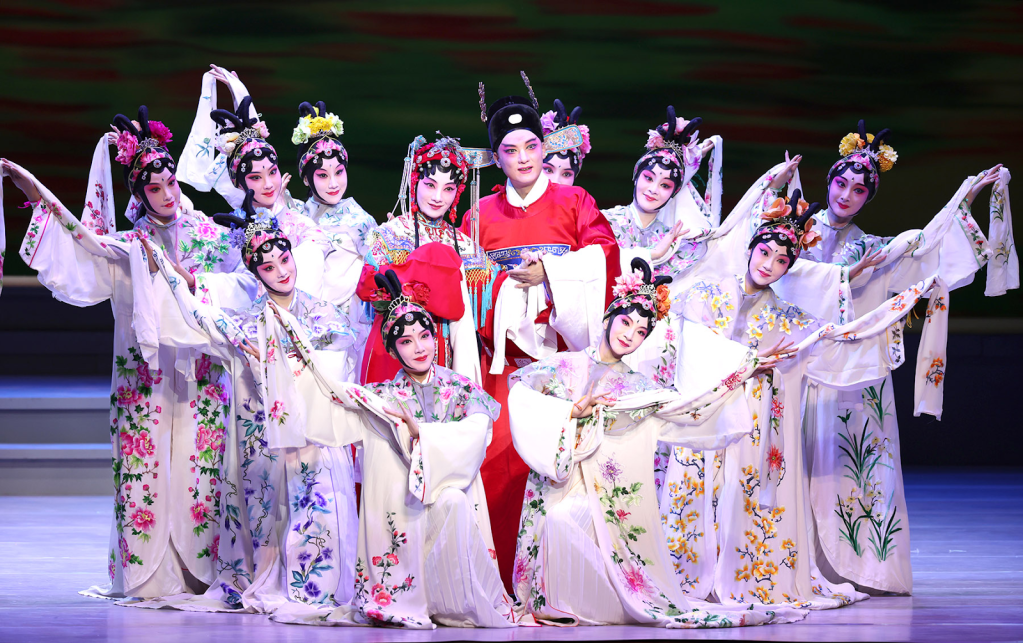 Mẫu Đơn Đình: Khi tình yêu đối mặt với trật tự thế&nbsp;gian